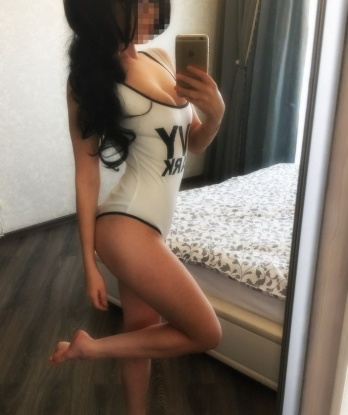 У меня есть все, чтобы сделать наше свидание незабываемым. 🔥 Моя страстная натура и умение удовлетворять ваши внутренние желания обеспечат нам незабываемый опыт. 💋 Пригласив меня, вы окунетесь в мир похоти и наслаждения. 🌟 Мои услуги на высшем уровне, и я готова удовлетворять самые сокровенные фантазии. 💦 Возможности моего тела бесконечны, и я готова подарить вам незабываемые моменты эстетического и сексуального наслаждения. 🌈 Убедитесь сами в моей красоте и привлекательности, просмотрев мои фото. 💯 Не забудьте прочитать мои отзывы, чтобы понять, насколько я могу сделать вас счастливыми. 🌸 Живу в Москве и готова стать вашим незабываемым ублажителем. Не теряйте времени и обращайтесь ко мне, чтобы окунуться в мир наслаждения и блаженства. 💋💫 Вера